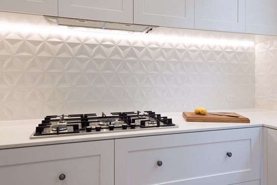 ویژگی کاشی بین کابینتی سه بعدی