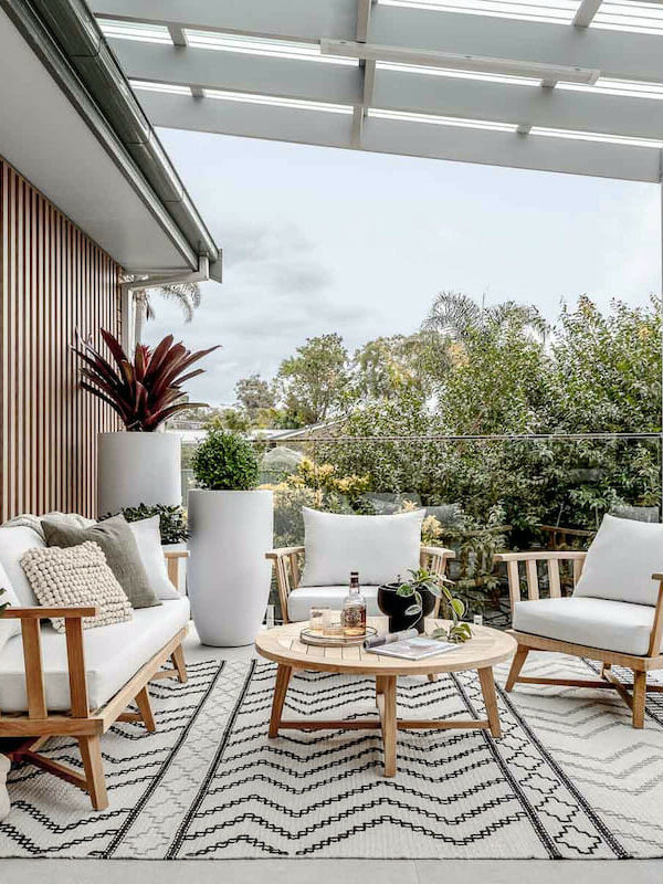 طراحی و دکوراسیون بالکن ویلا بهمراه عکس های بی نظیر