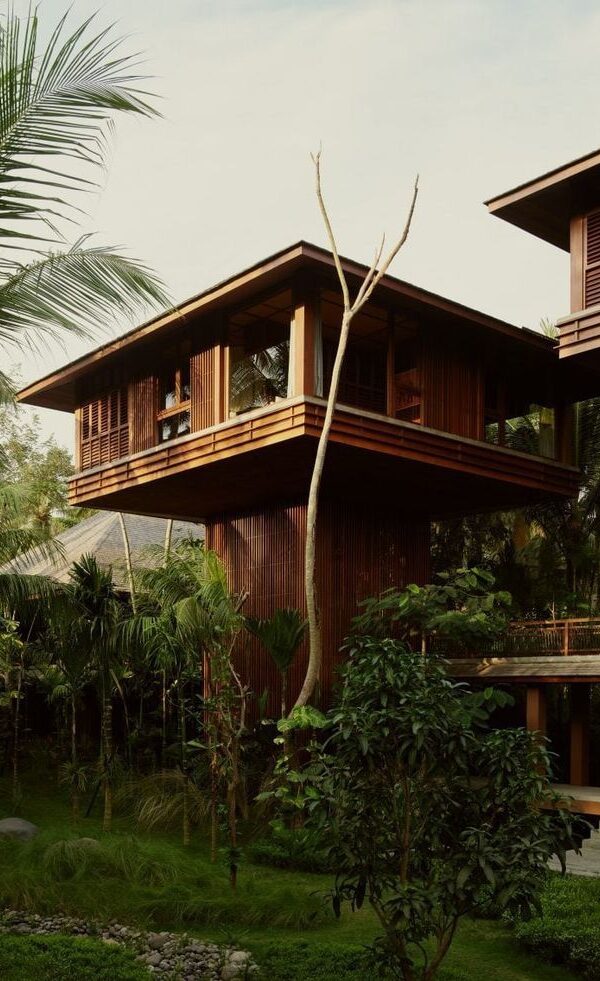 ویلای چوبی نیم پیلوت + طراحی داخلی و خارجی ویلای چوبی نیم پیلوت