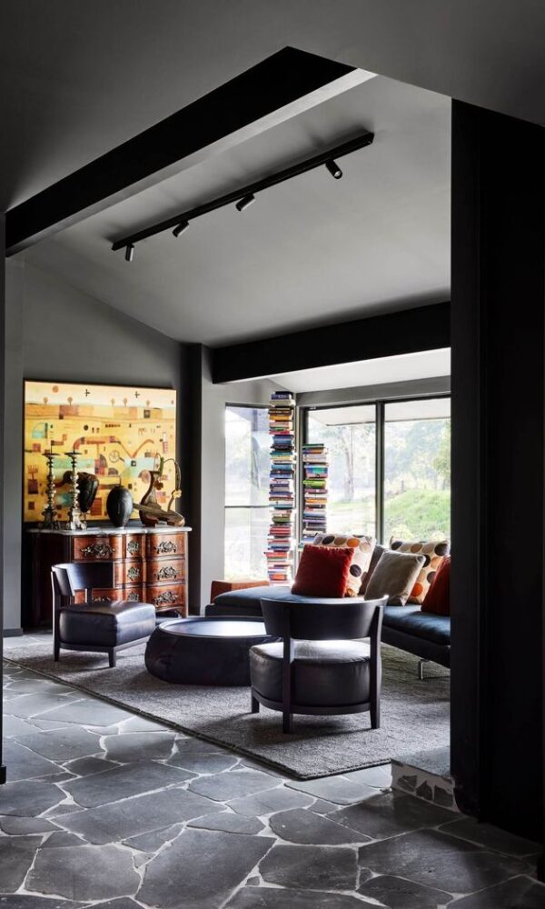 عکس ویلای ذغالی- اثرات رنگ ذغالی بر فضای داخلی و خارجی خانه