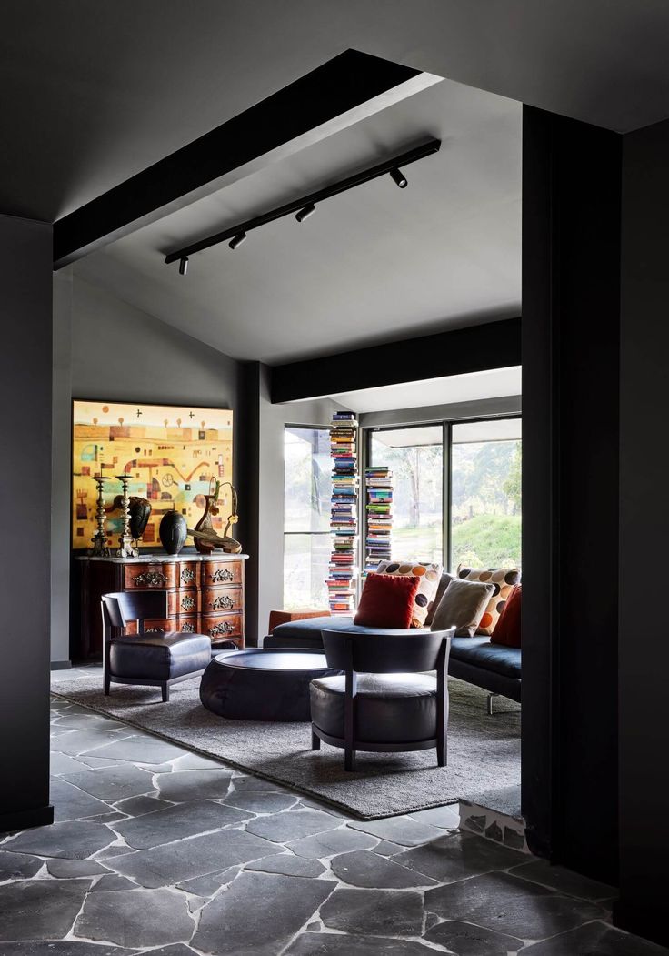 عکس ویلای ذغالی- اثرات رنگ ذغالی بر فضای داخلی و خارجی خانه