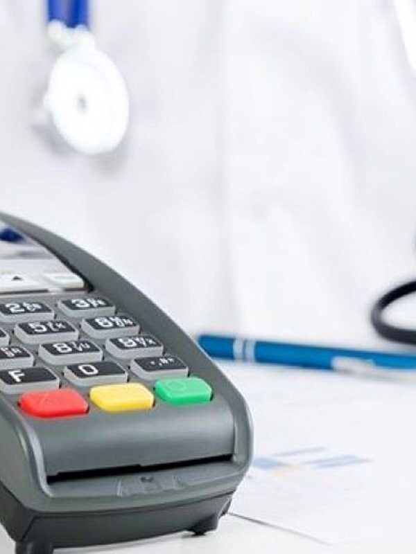 شناسایی ۱۹۰۰ پزشک متخلف؛ هشدار درباره دریافت‌های ارزی و فرار مالیاتی