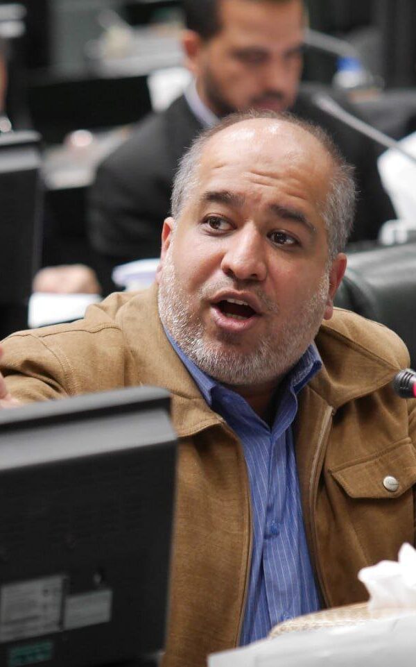 خضریان: مدنی‌زاده از عاقبت همتی درس بگیرید!