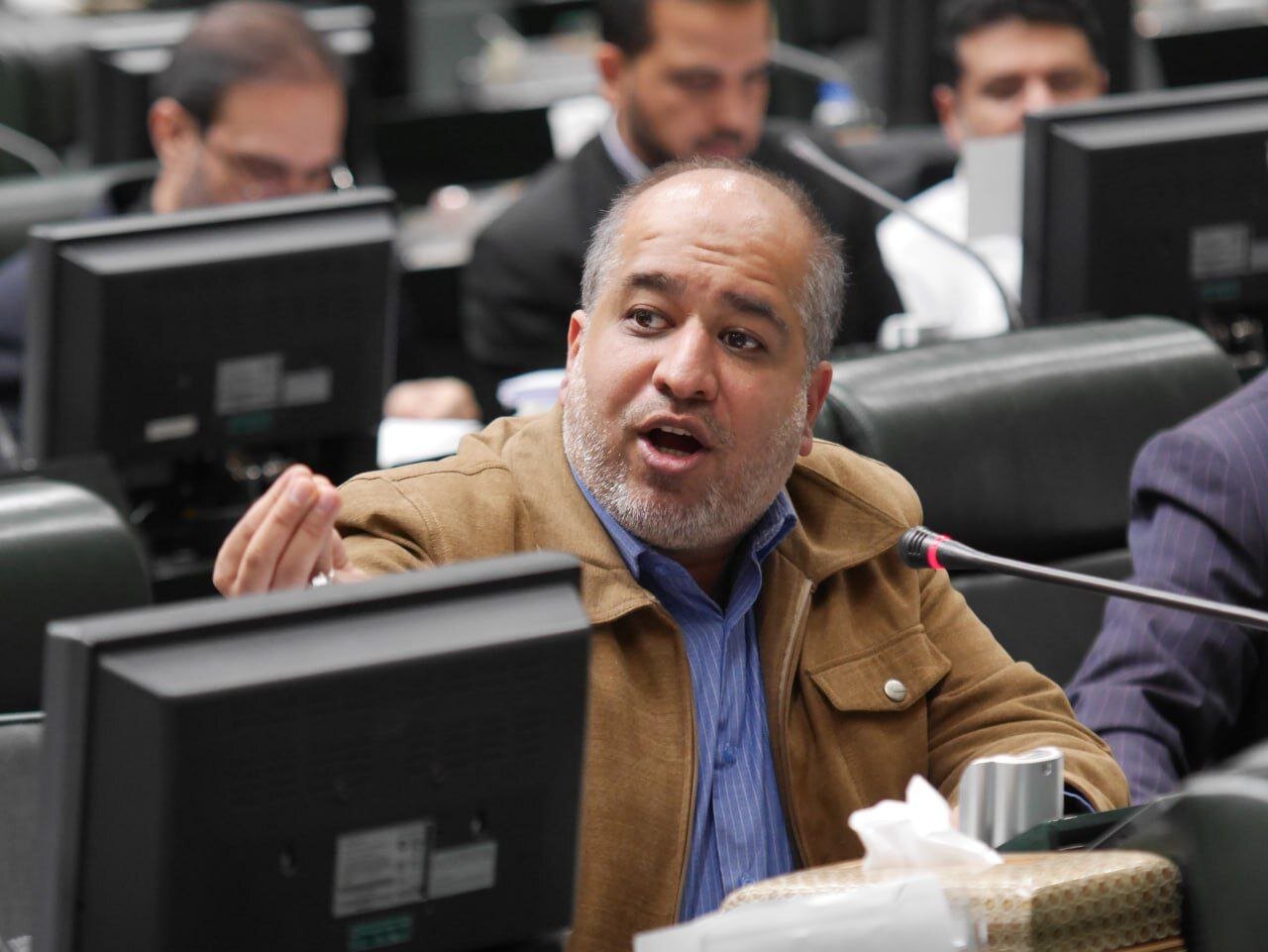 خضریان: مدنیزاده از عاقبت همتی درس بگیرید!