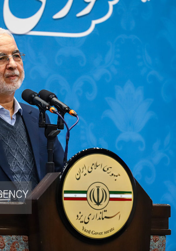 مومنی: استانداران محور اصلی اجرای برنامه‌های اقتصادی و عمرانی دارند
