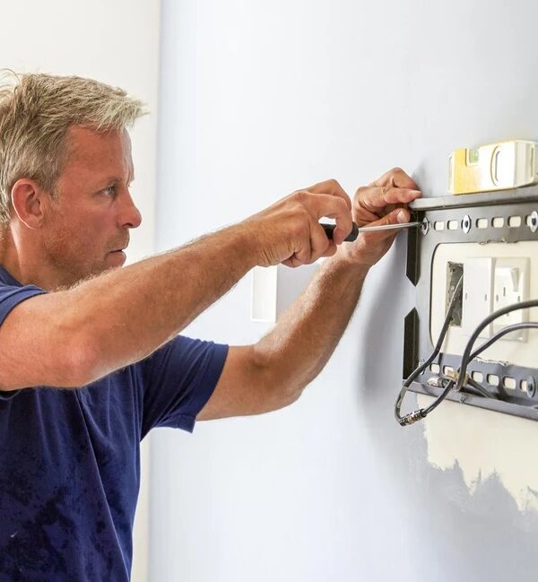 میز تلویزیون دیواری چگونه نصب می‌شود؟