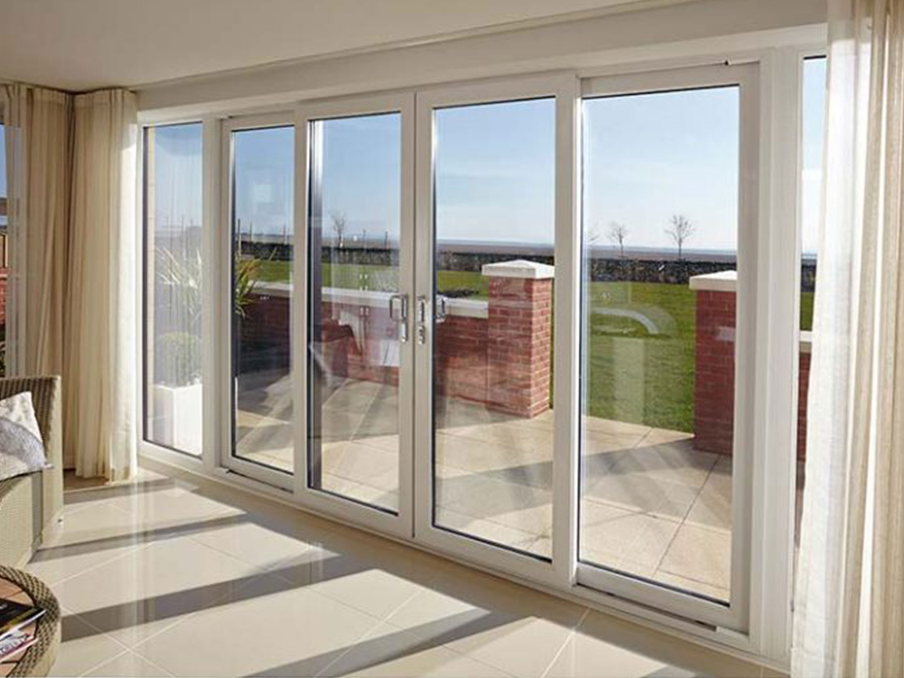 پنجره UPVC با شیشه دو جداره در ویلاهای مدرن