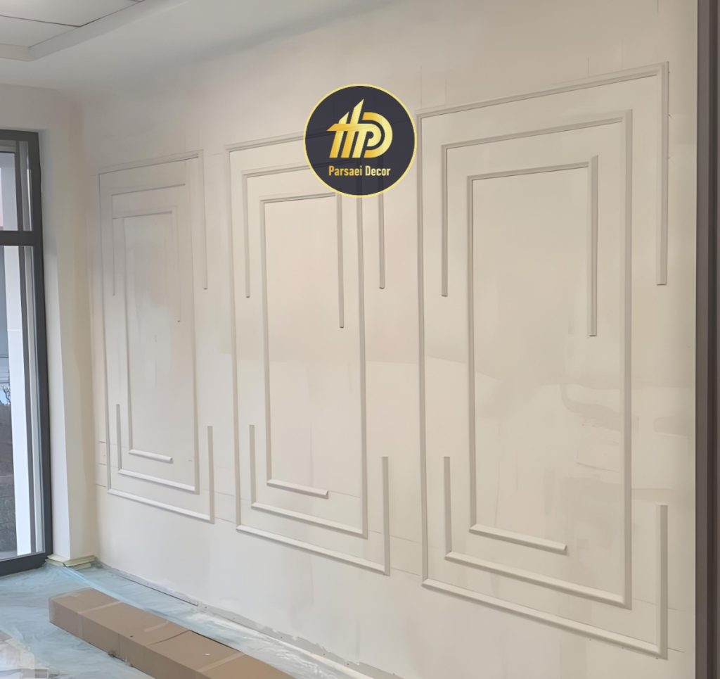قاببندی مدرن دیوار با قابهای ساده و خطوط منظم
